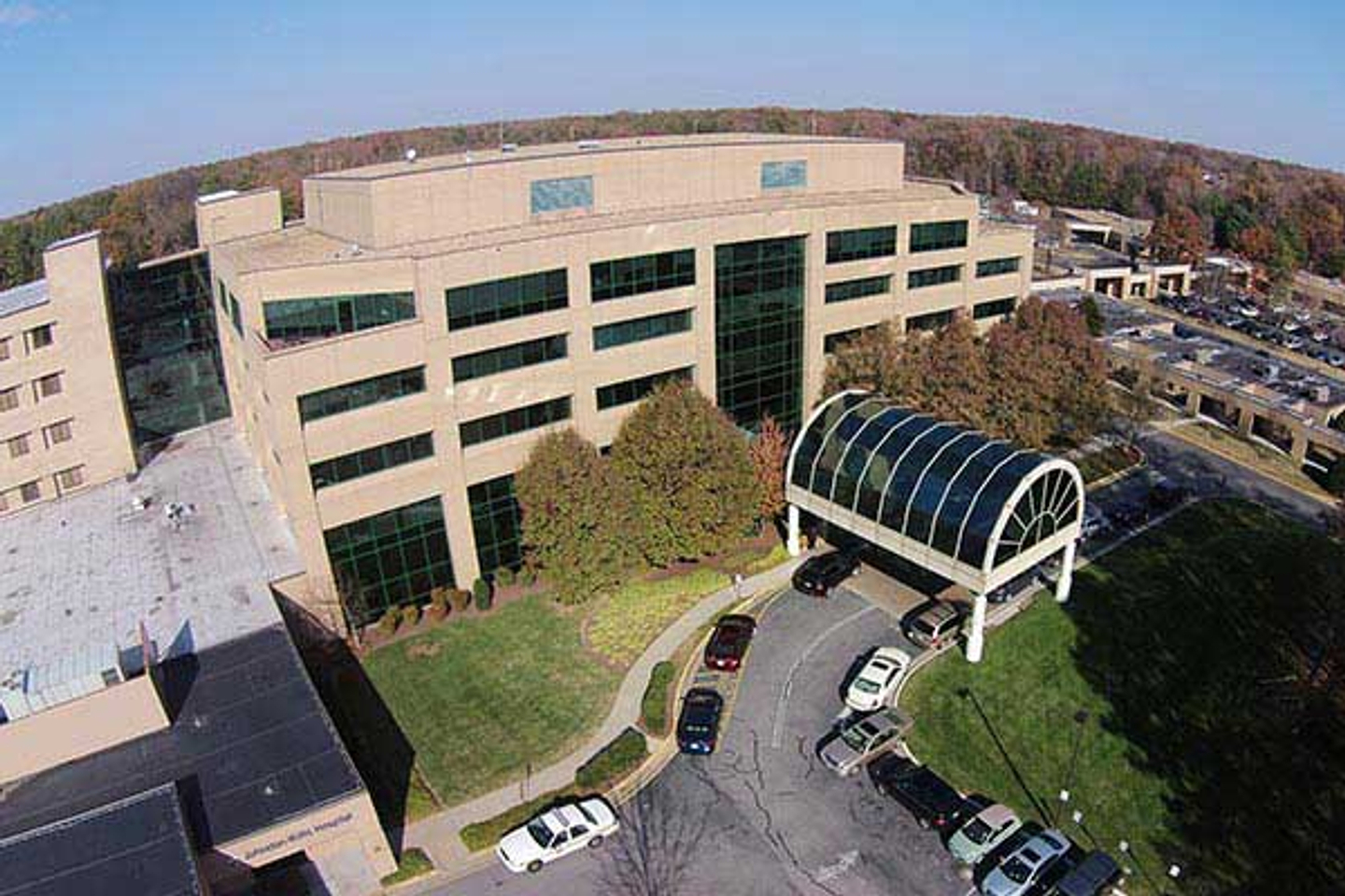 Aerial view of the entrance to Johnston-Willis Hospital