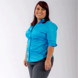 Elizabeth Latortue posing in a turquoise shirt.