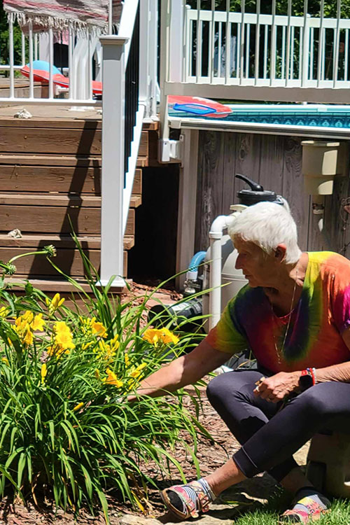 Zona tends to yellow Day Lillies in her yard.