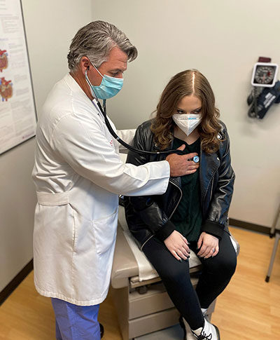 Dr. Bruce Bowers listens to Marti Bowen's heart.