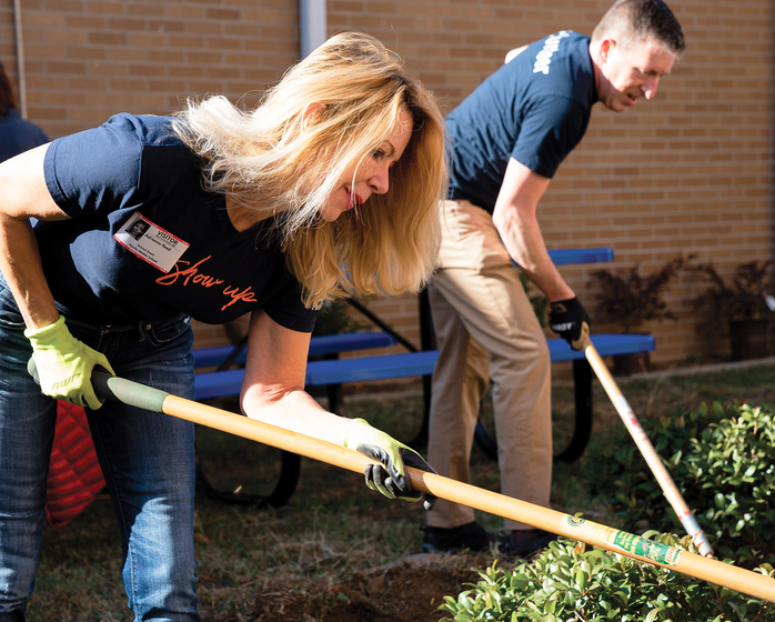 HCA Healthcare employees working on community service