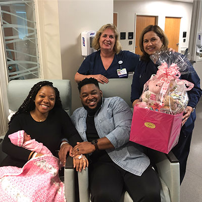 HCAFL_H_OsceolaRegional_Story_PierreGarthFamilyandBabyAmarahNurses.jpg