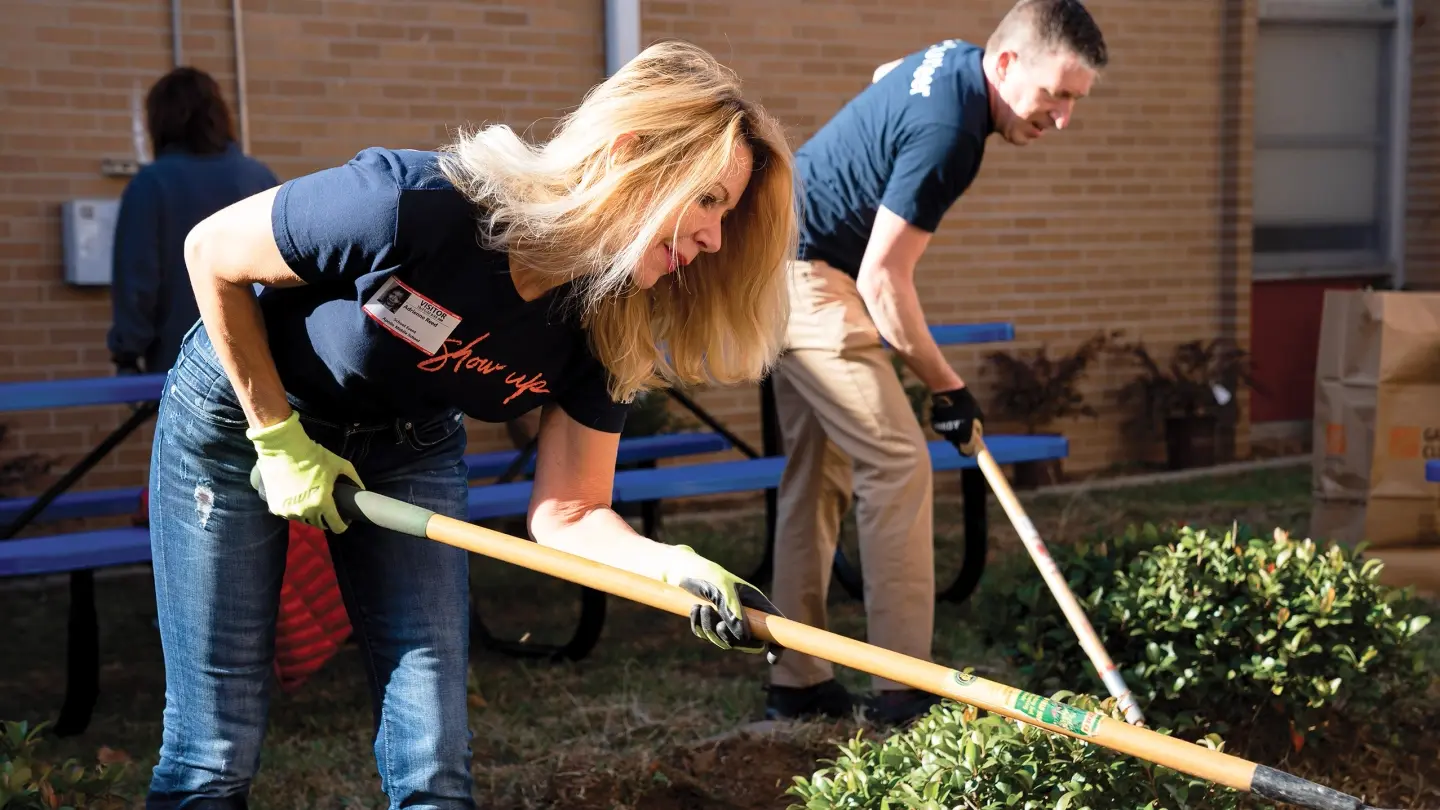 HCA Healthcare employees working on community service