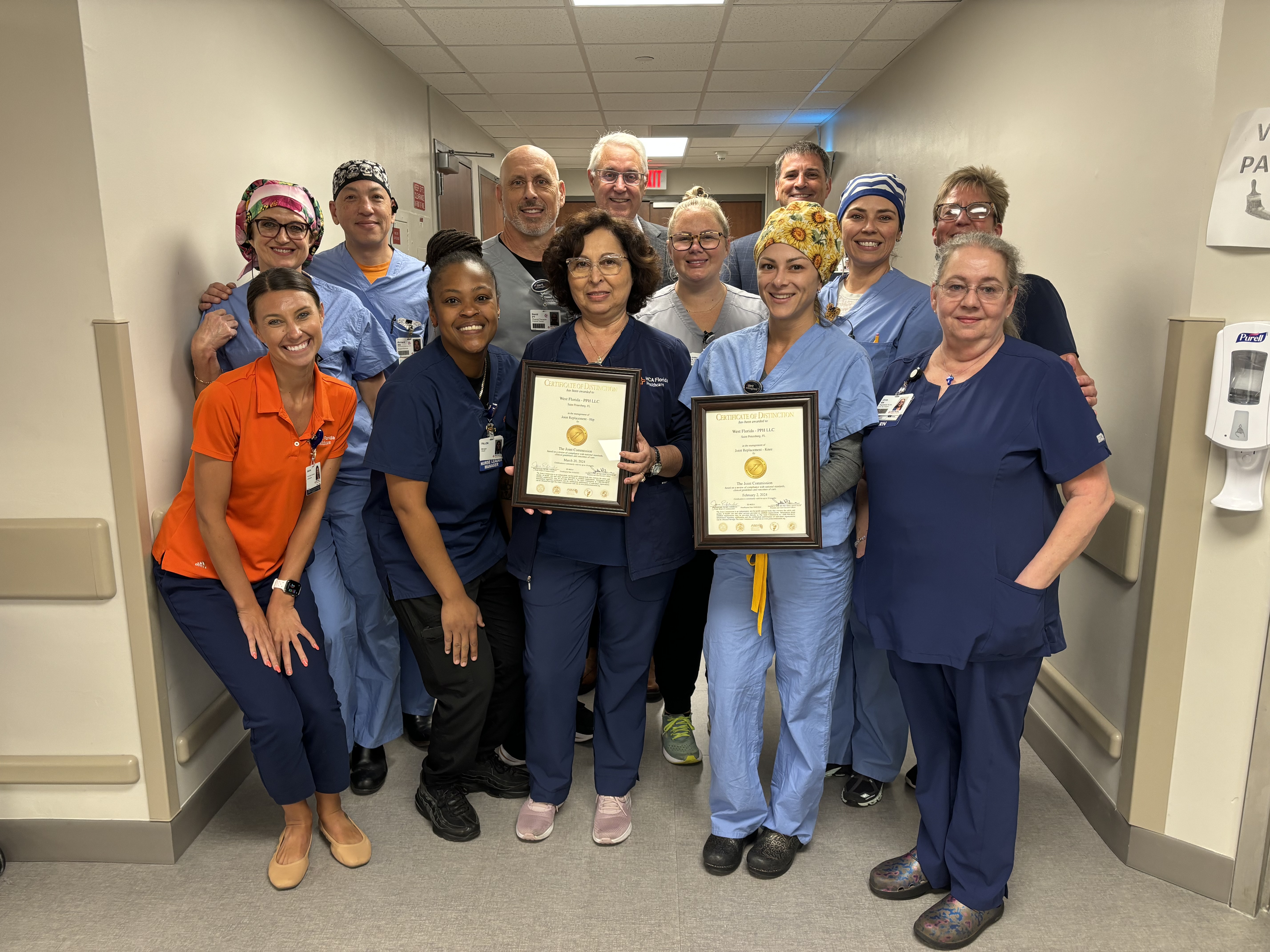 Memebers of Pasadena hospital stand with an award.