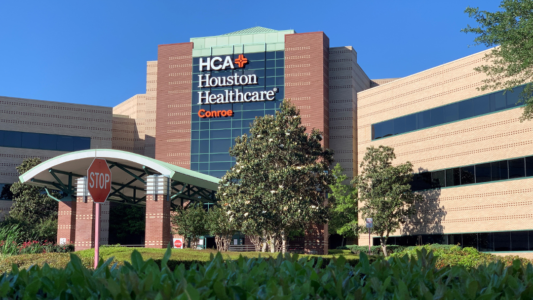 HCA Houston Healthcare Conroe Google Cover Photo of front exterior in daytime