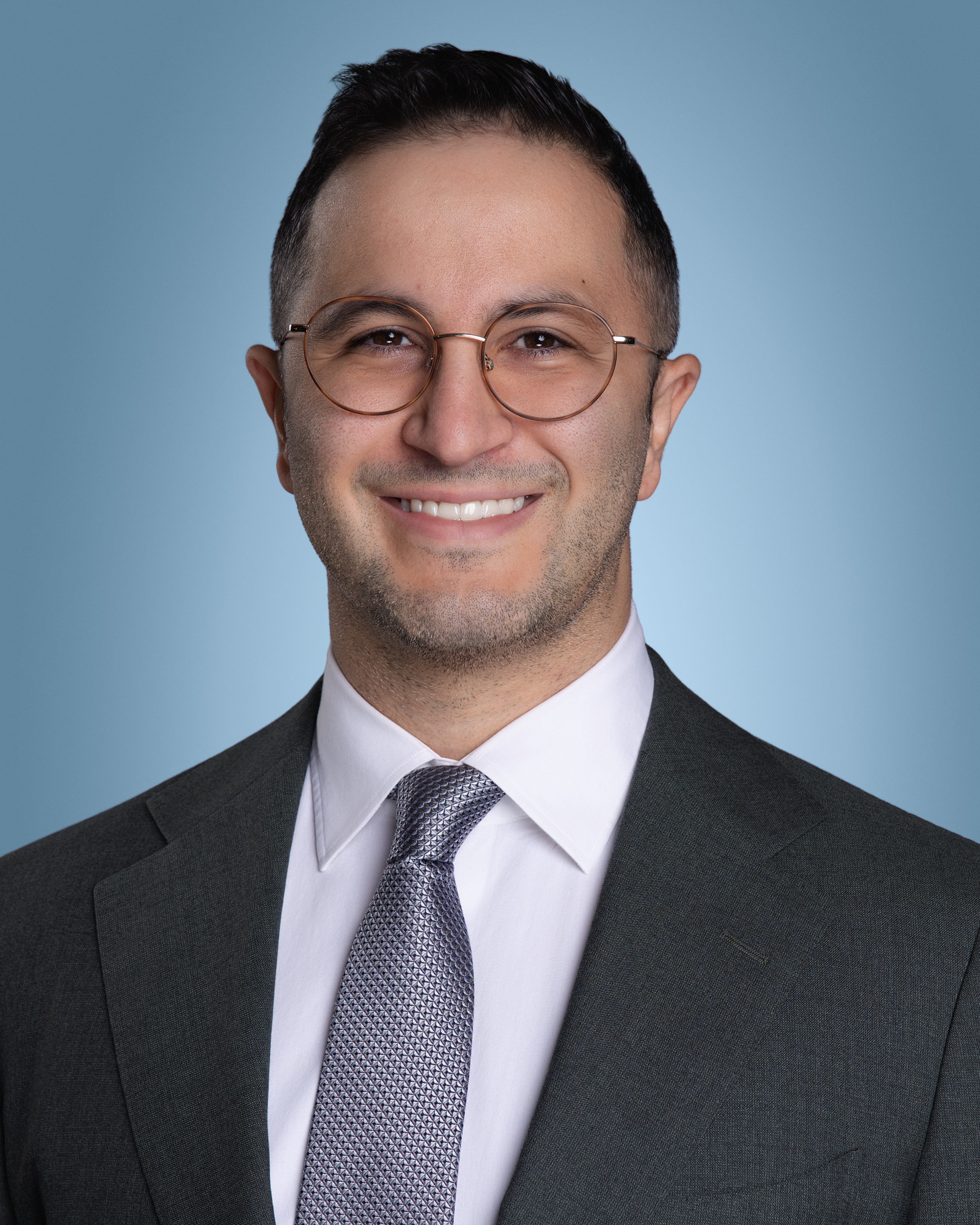 Dr. Aaron Yazdian professional headshot.