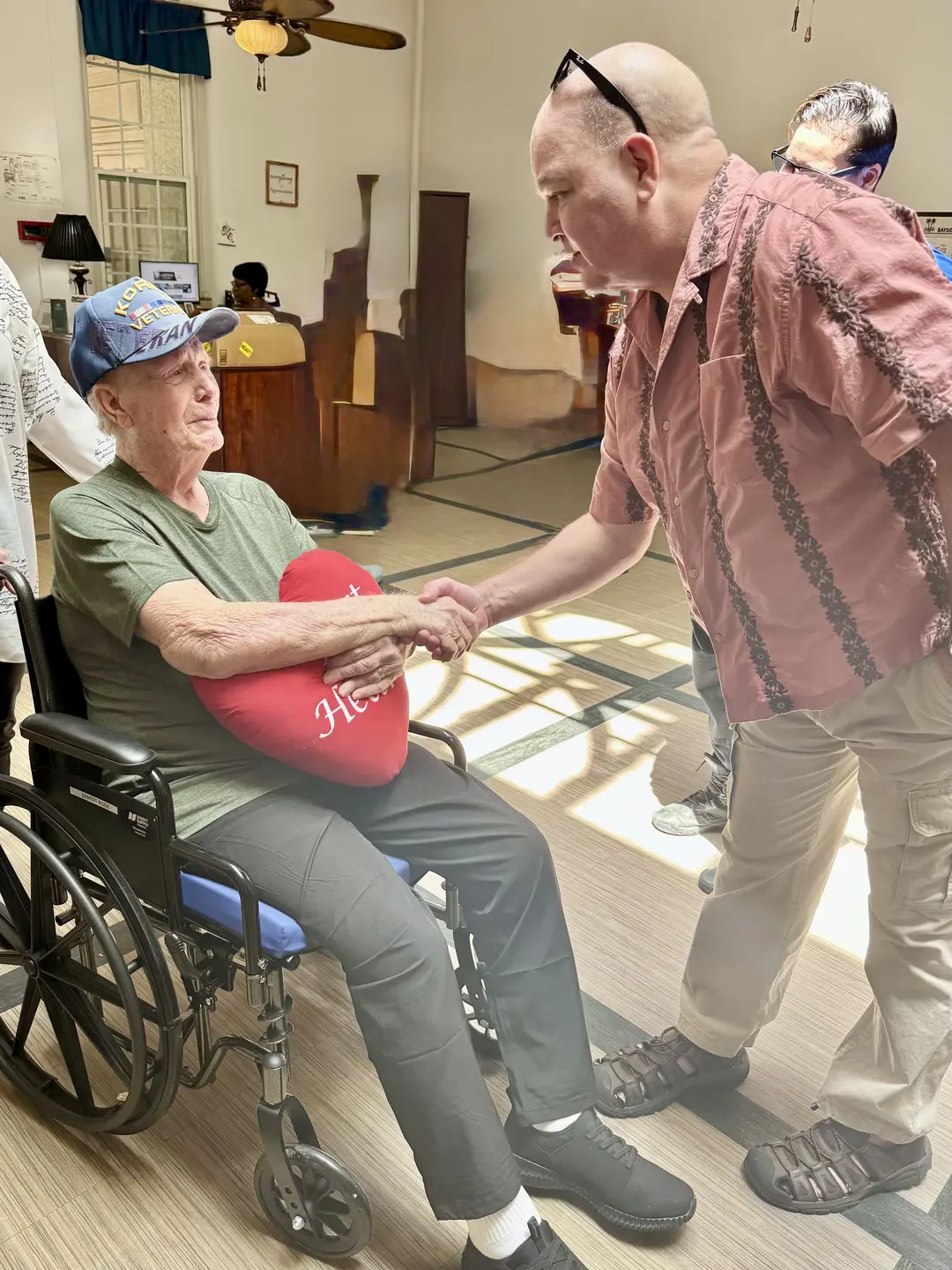 Ernest Rose shaking hands with St. Pete ER RN Eric Botsford