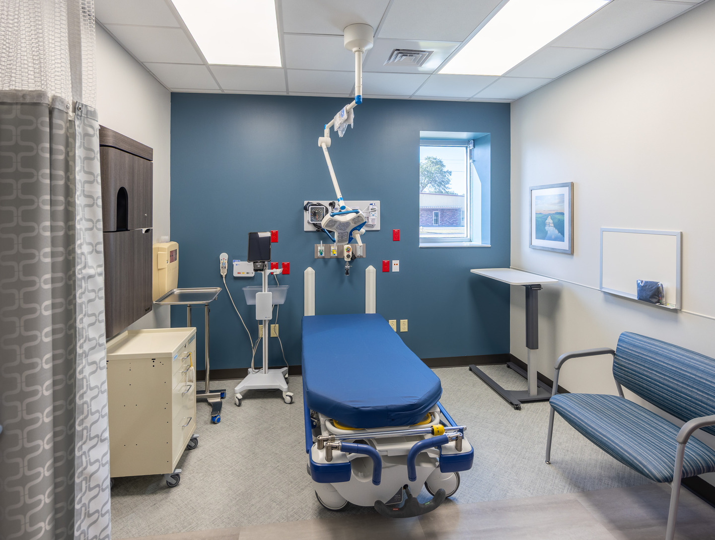 An examination room at Auburndale ER.