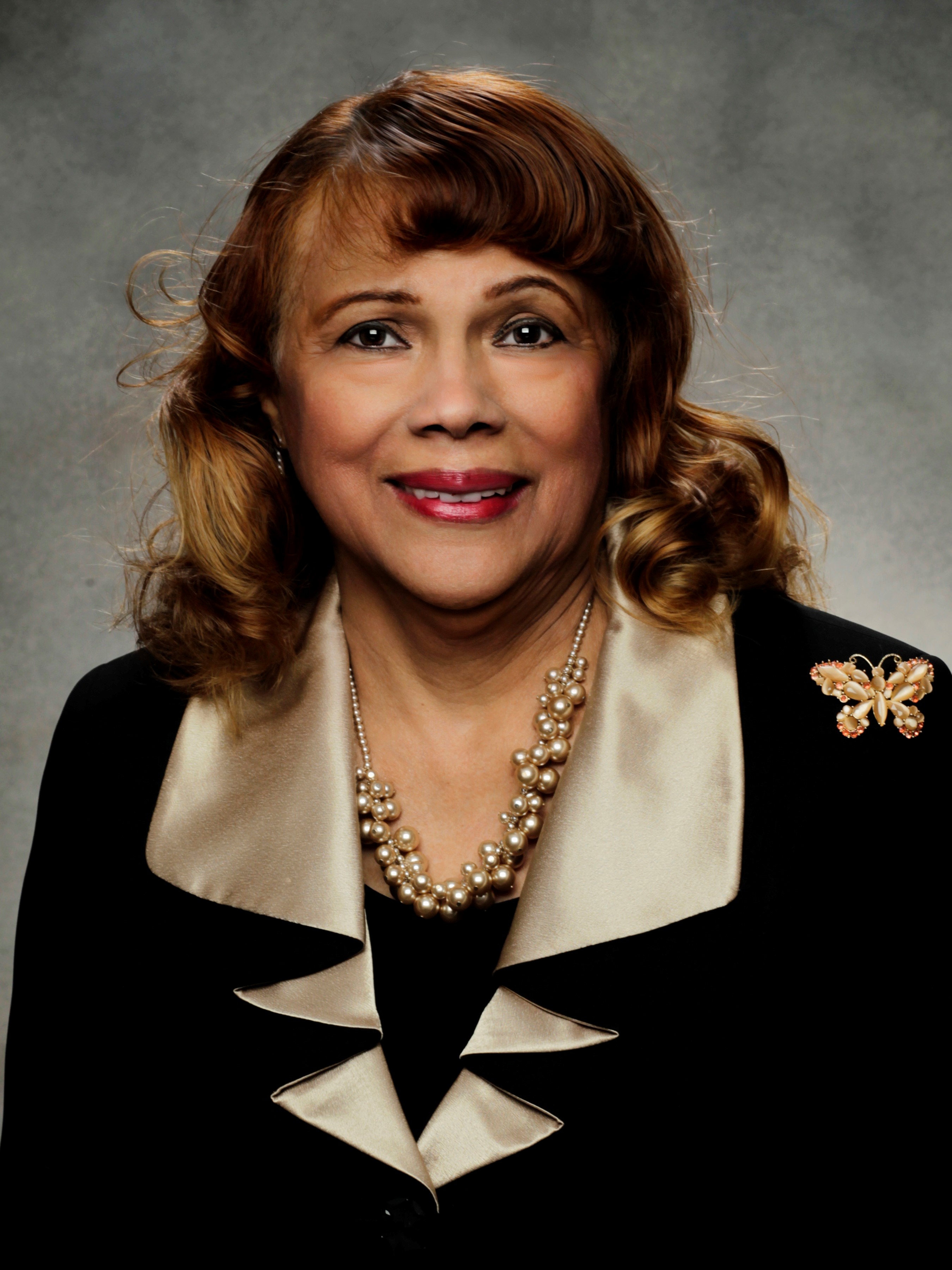 Sylvia Tucker professional headshot.
