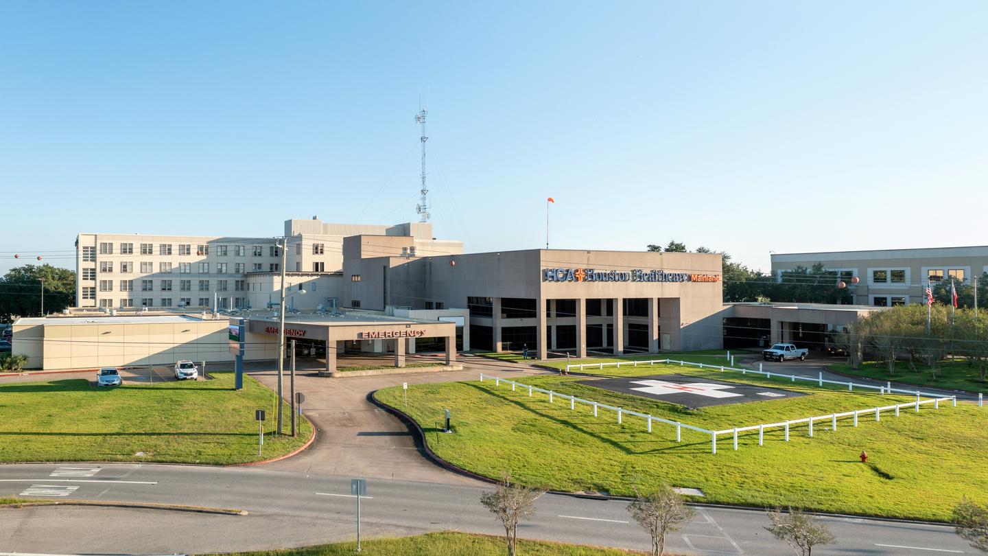 HCA Houston Healthcare Mainland Hospital exterior photo