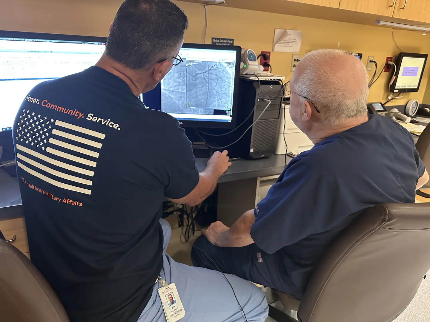 HCA Florida Englewood Hospital Cardiovascular technician and military veteran Joe Swann carefully explained heart blockage images to patient Frank Brown, providing insight into his condition with expertise and compassion.
