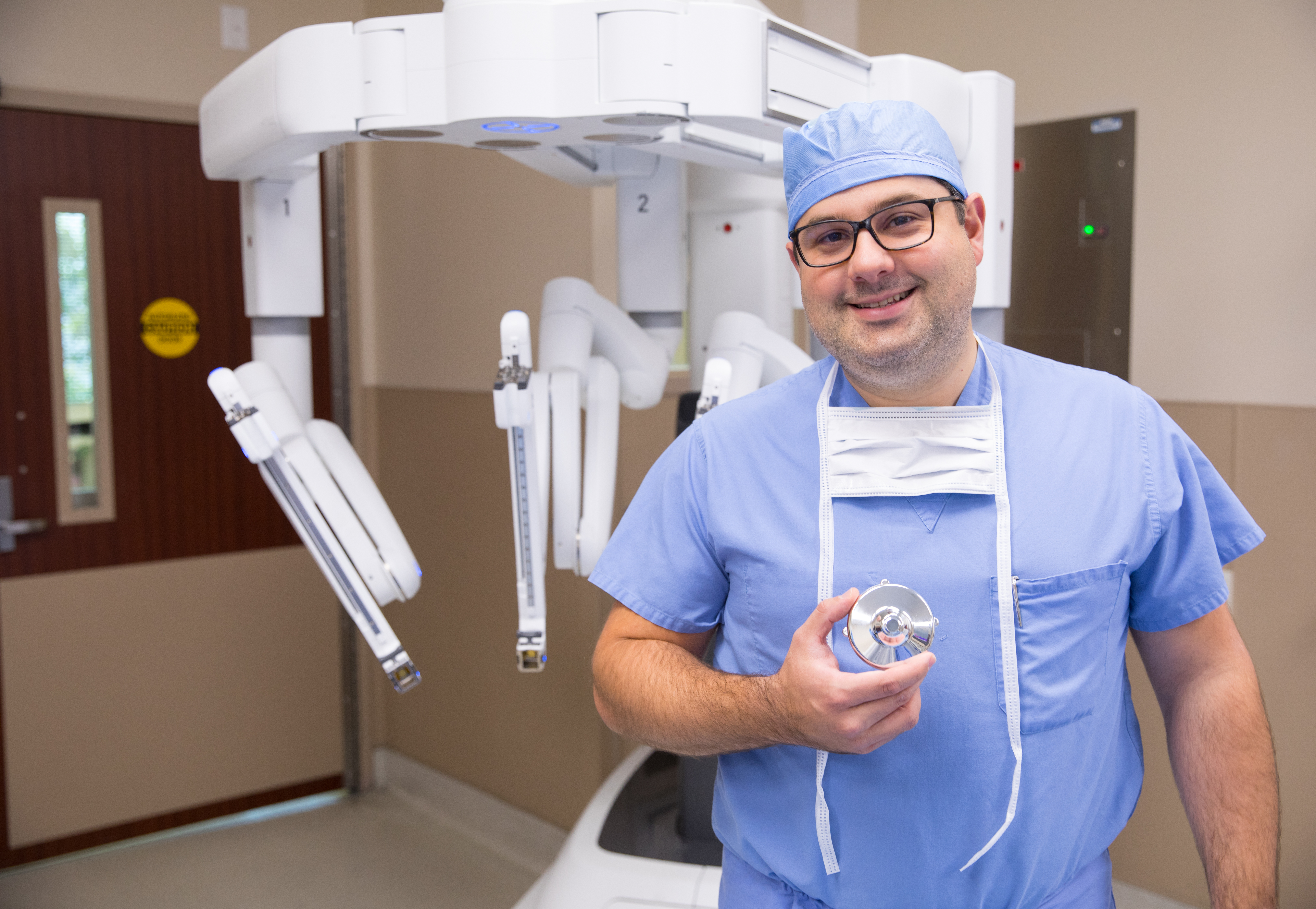 Dr. Francisco Macedo, surgical oncologist at HCA Florida North Florida Hospital holds a hepatic artery infusion pump, which he implanted using robotic assisted surgery for the first time at HCA Florida North Florida Hospital. This makes HCA Florida North Florida Hospital one of the few centers in the state offering this procedure with a minimally invasive approach.