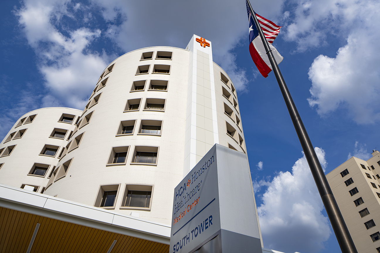 Photo of HCA Houston Healthcare Medical Center exterior.