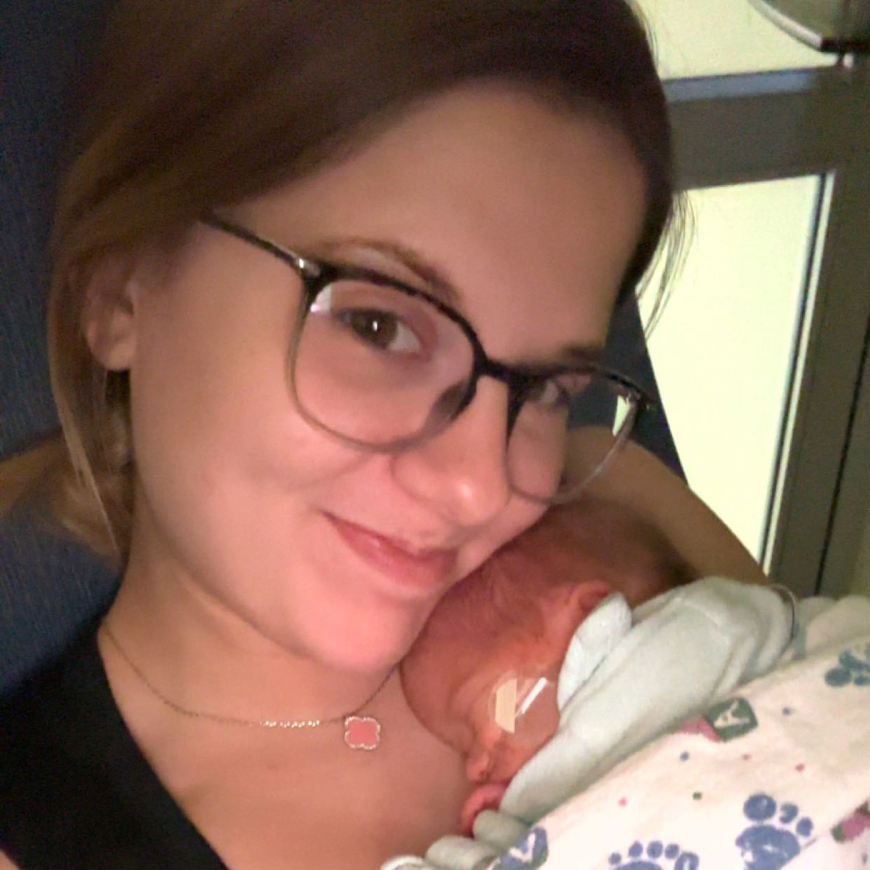 Alyssah and newborn Luna in NICU.