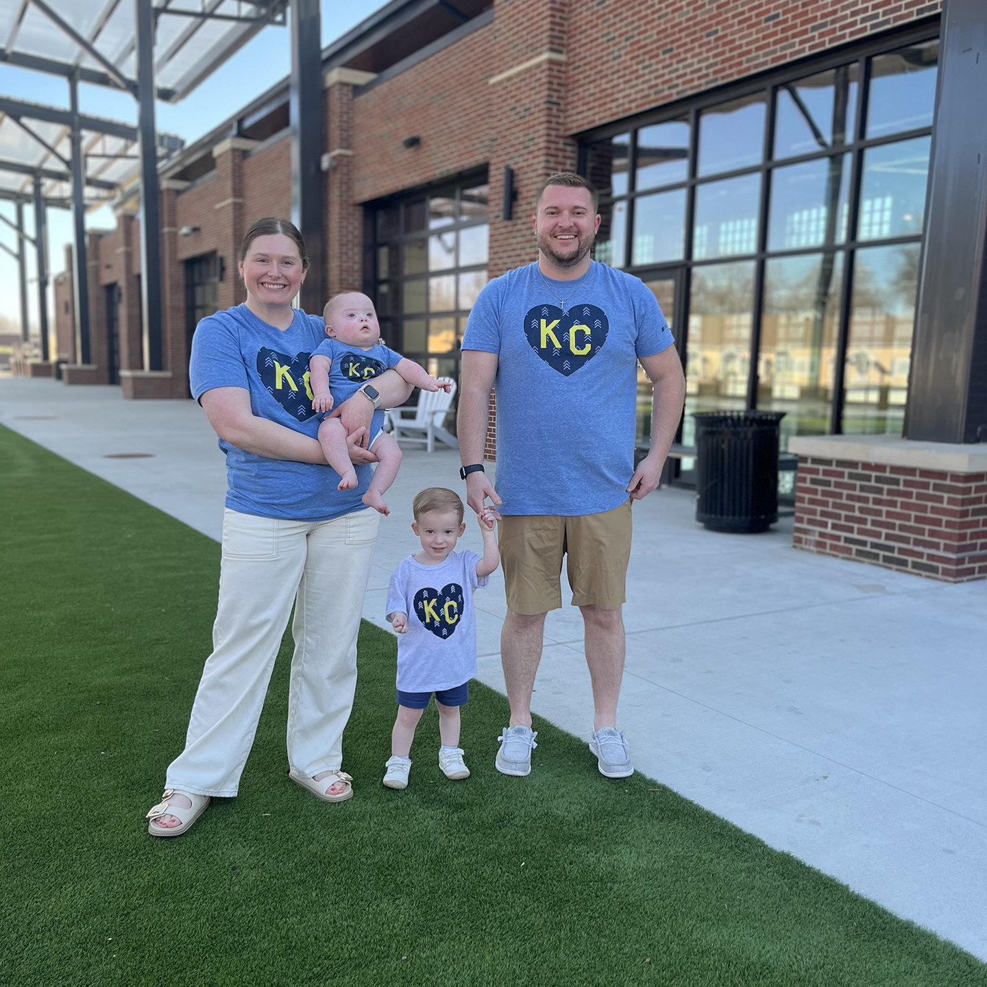 Lindsay Bo and family on restaurant patio.