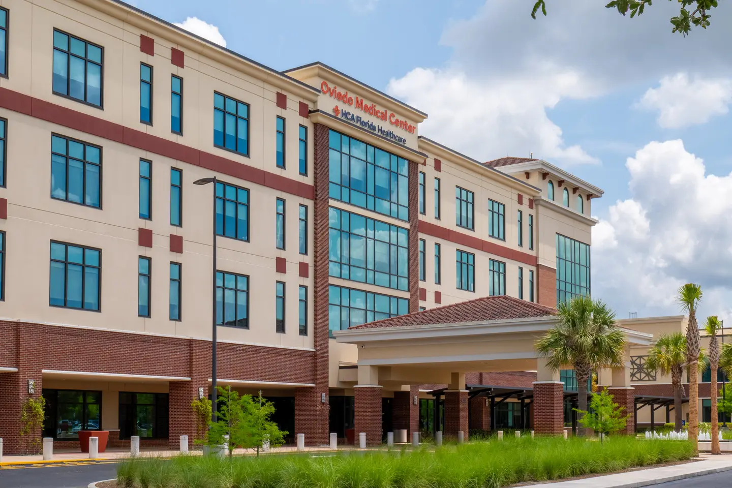 Oviedo Medical Center exterior photo.