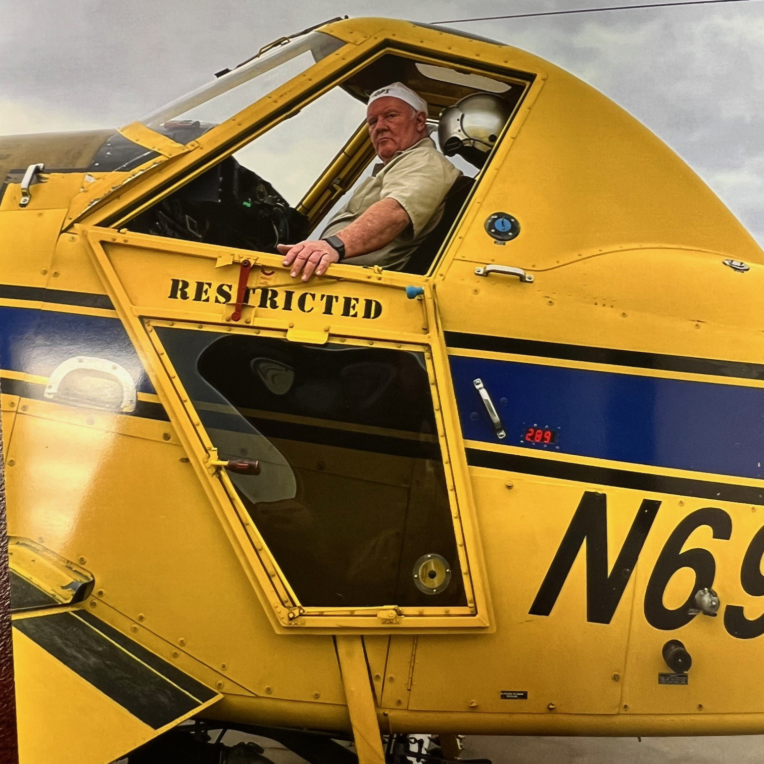 Robert Williams loves flying and has been an agricultural pilot for over 30 years. 