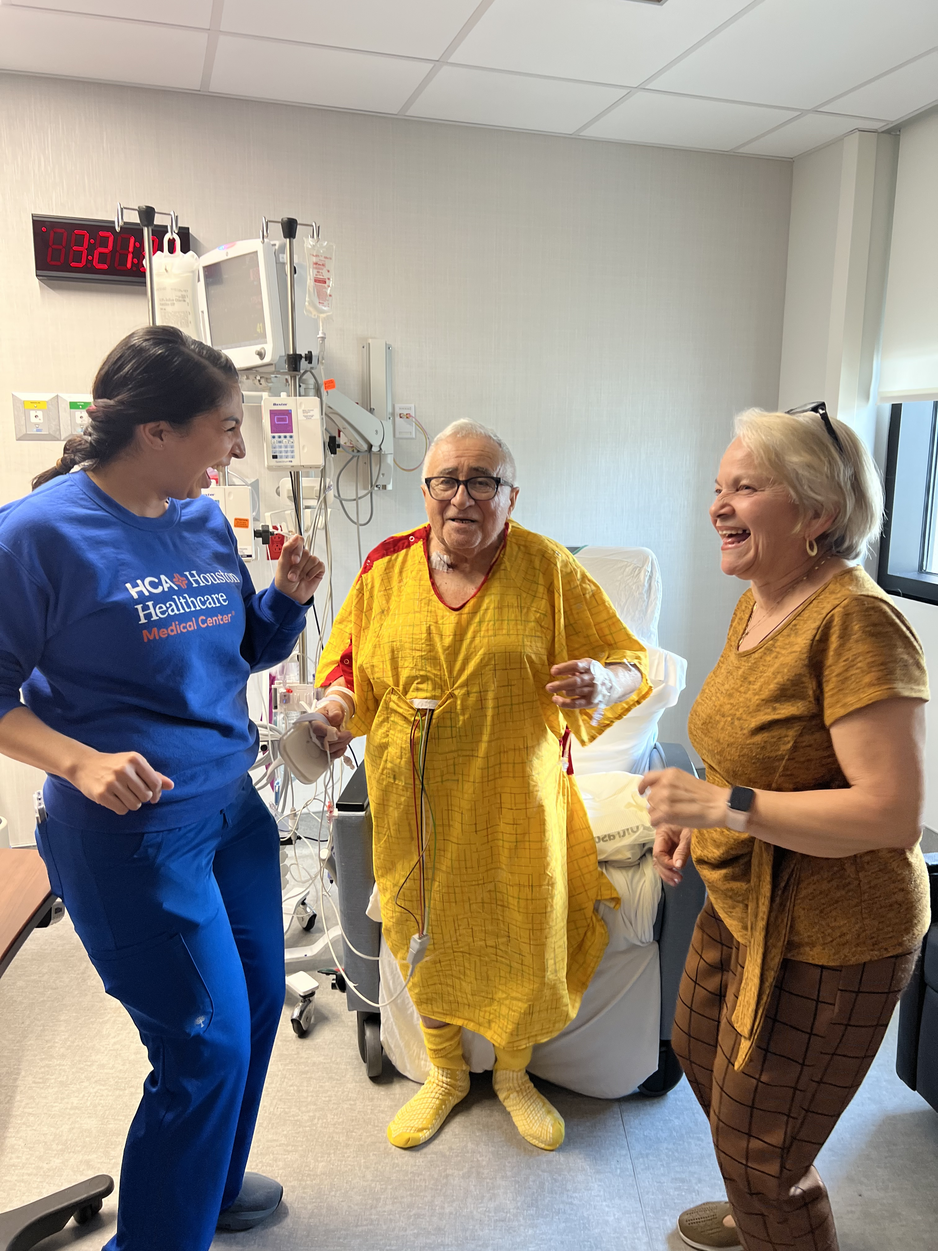 Geofildo&nbsp;Bracho laughing with his nurse.