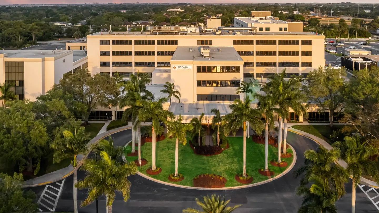 HCA Florida Lawnwood Hospital exterior facade photo evening