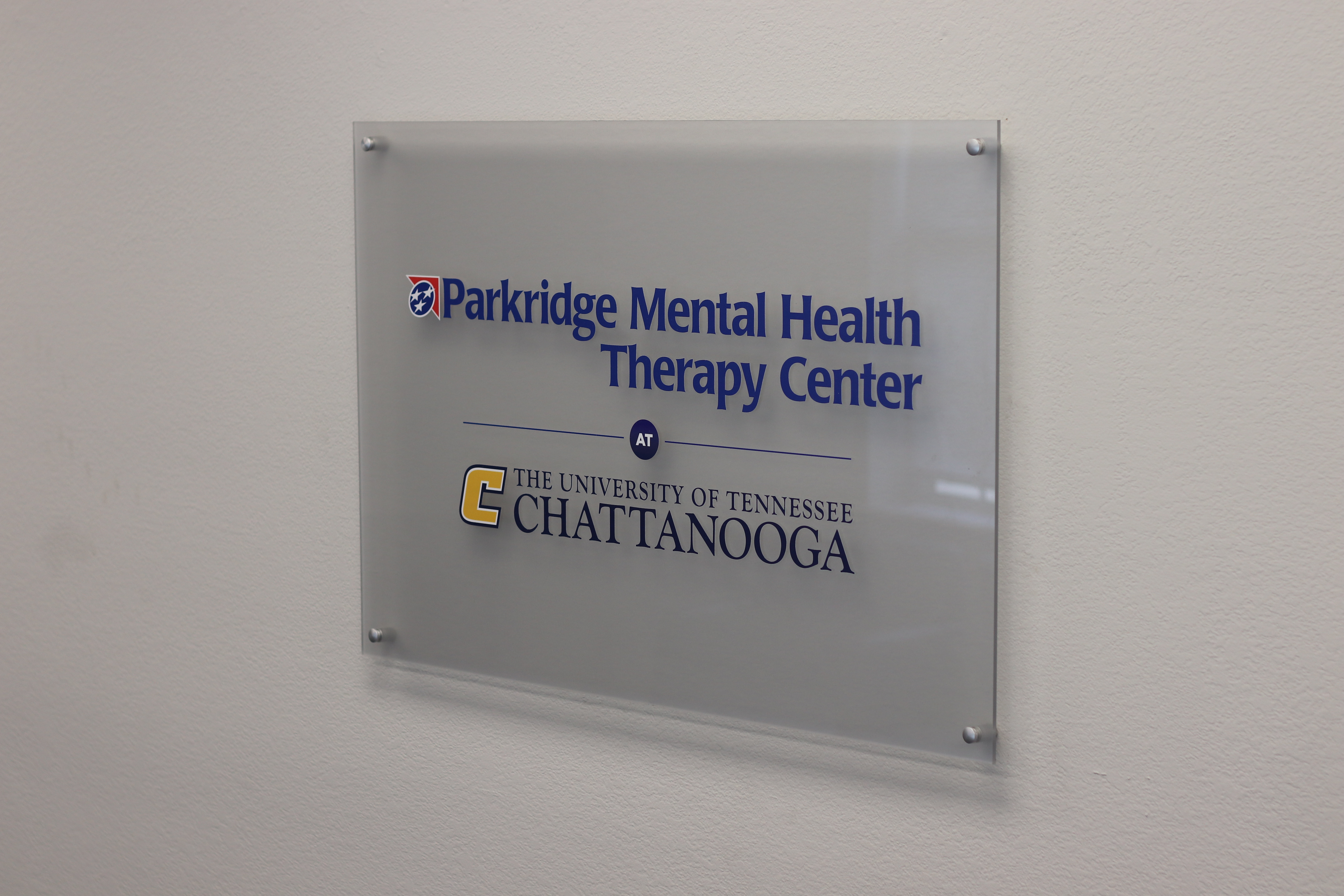Glass wall plaque for ParkRidge Mental Health Therapy Center, The University of Tennessee Chattanooga.