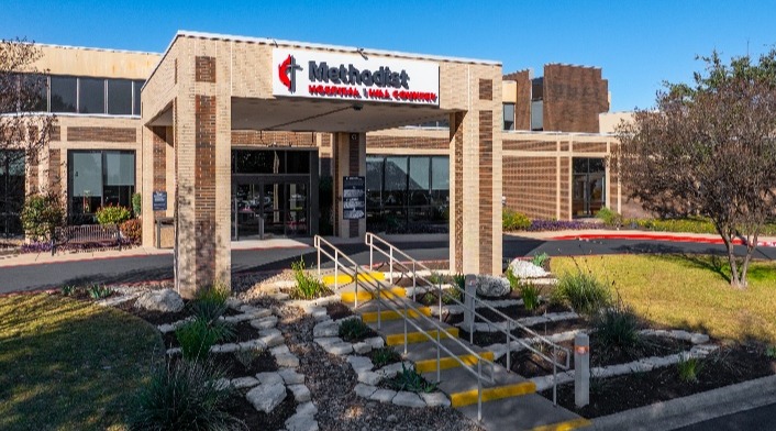 Methodist Hospital Hill Country exterior front entrance.