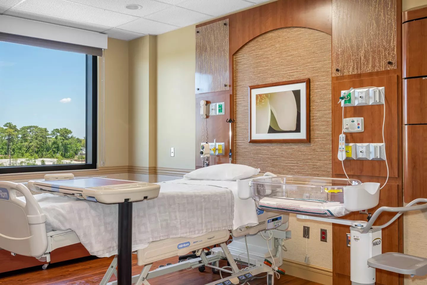 photo of Oak Hill Hospital maternity suite 