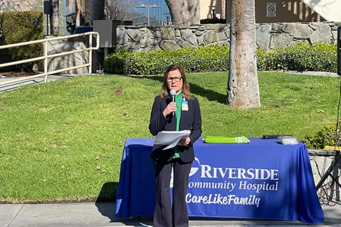 LuCyndi Ramirez, senior vice president of external partnerships at OneLegacy, addresses the crowd.