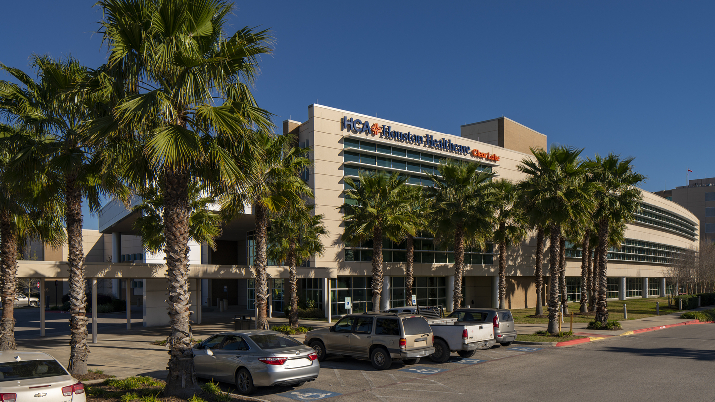 An exterior view of HCA Houston Healthcare Clear Lake