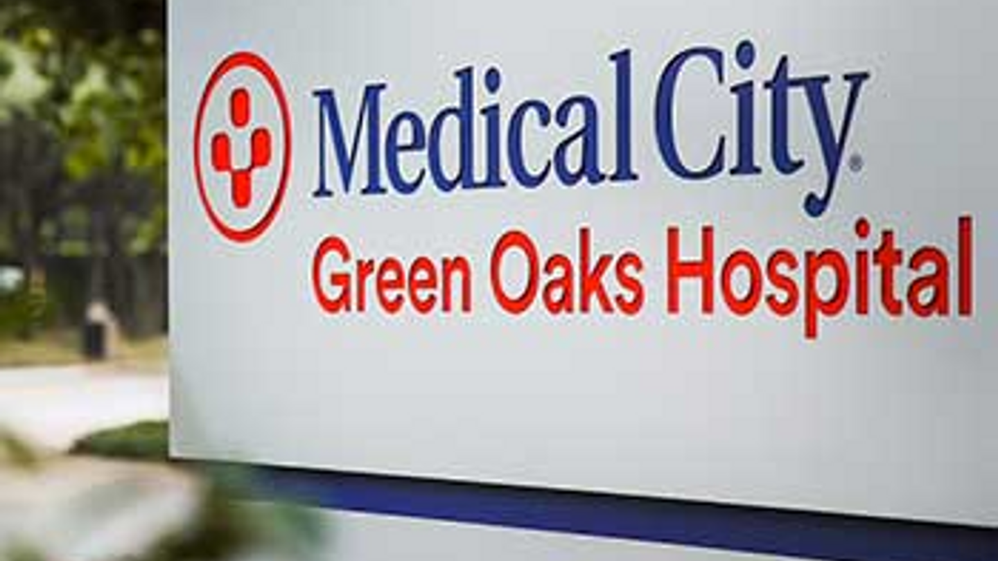 Entrance sign of Medical City Green Oaks Hospital