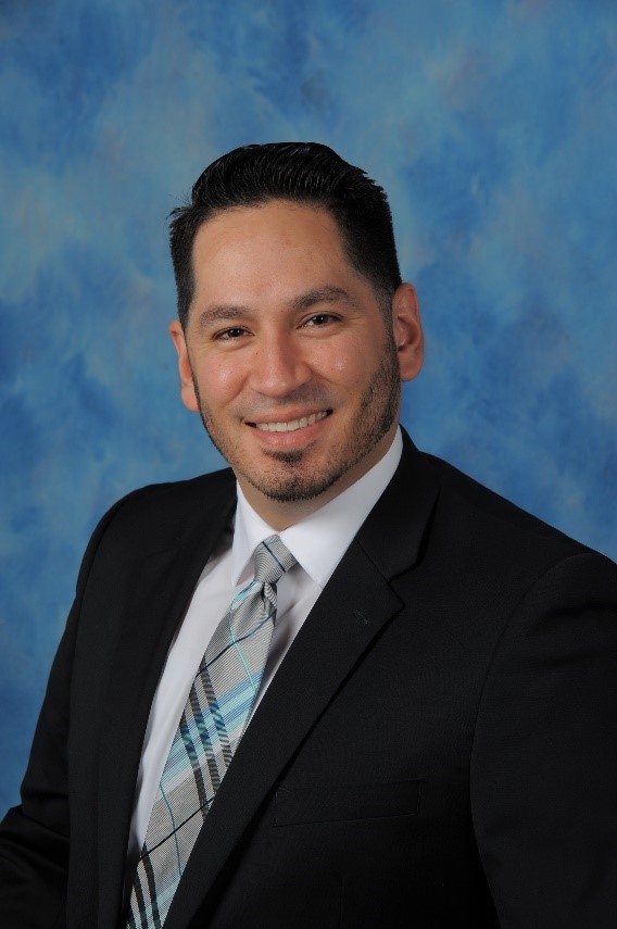 Professional photo of Luis Vasquez.