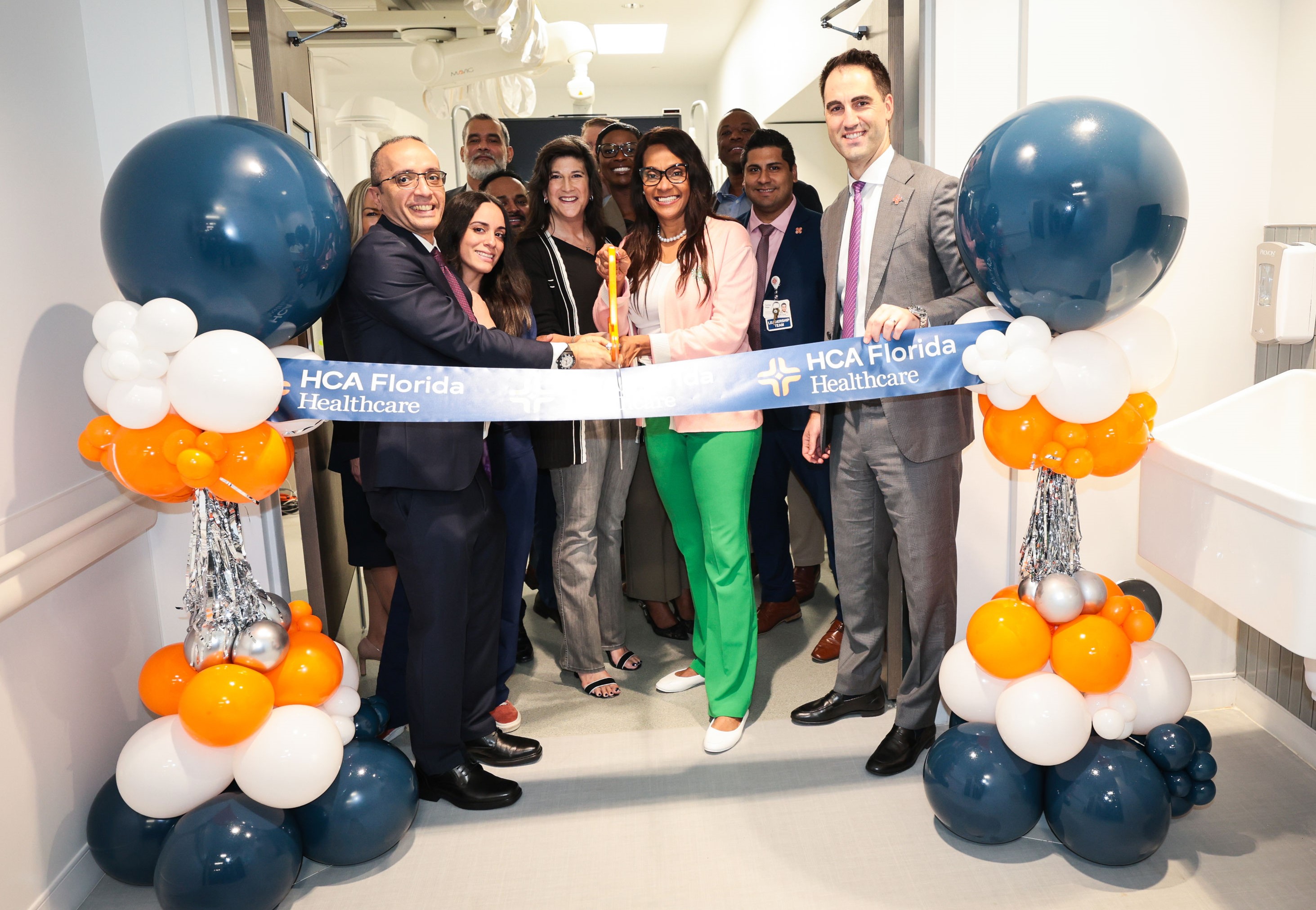 HCA Florida staff cut the ceremonial ribbon.