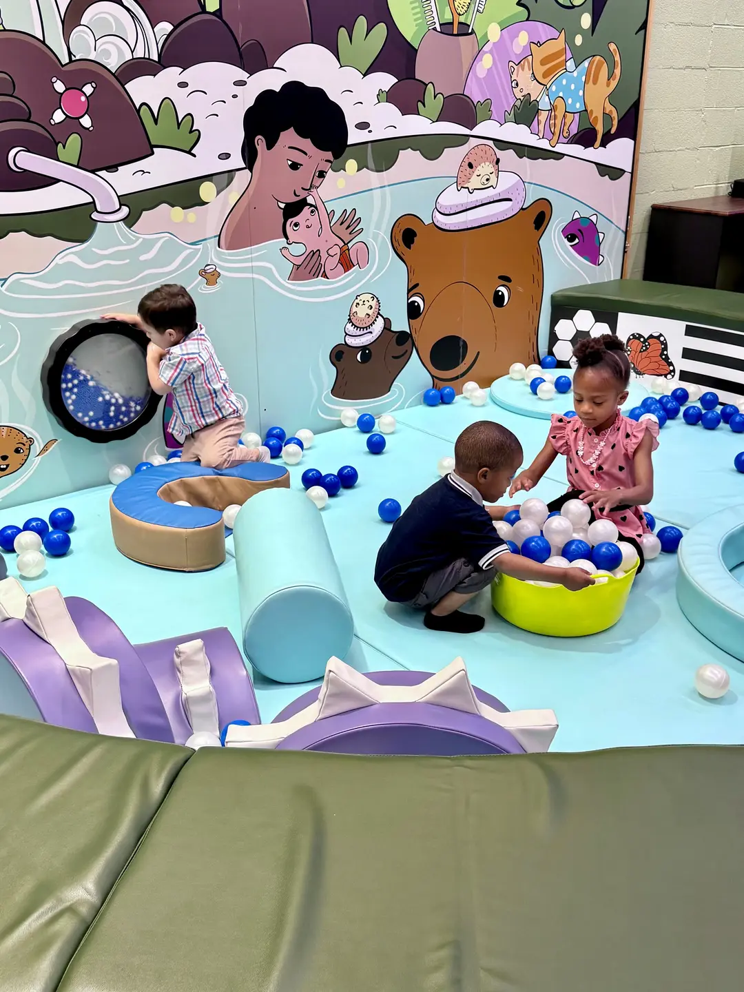 Three young children are enjoying the new AlegreMENTE