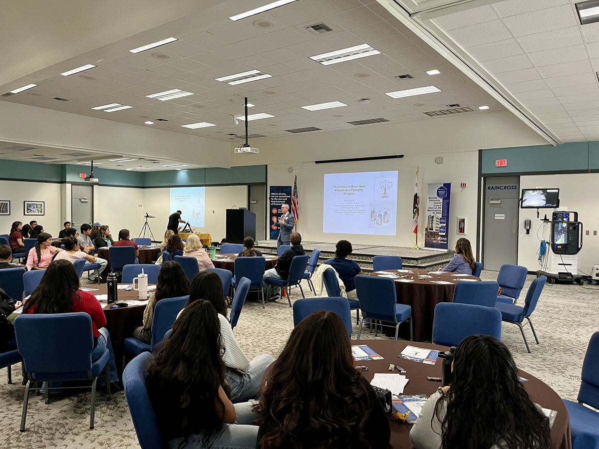 Peter Hemstead CEO welcomes Arlington HS students.