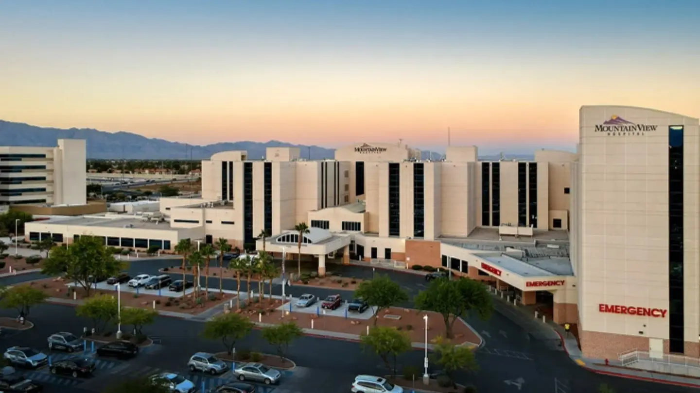 The front exterior entrance of MountainView Hospital.