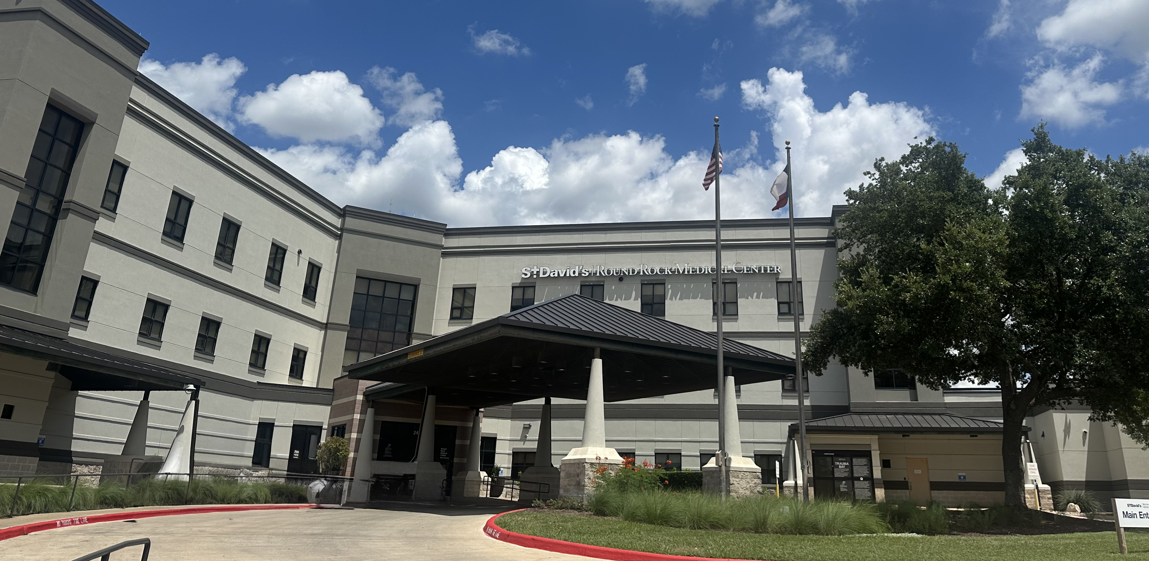 Exterior of St. David's Round Rock Medical Center on a sunny day.