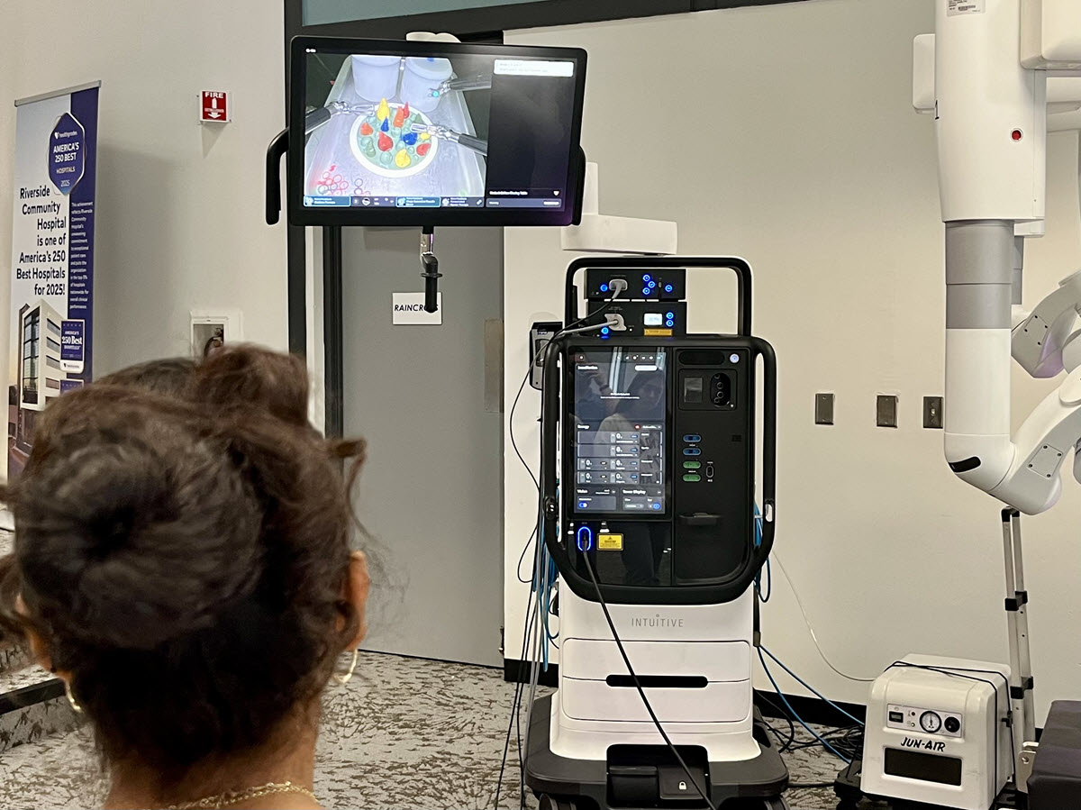 The students learn about one of our surgical robots.