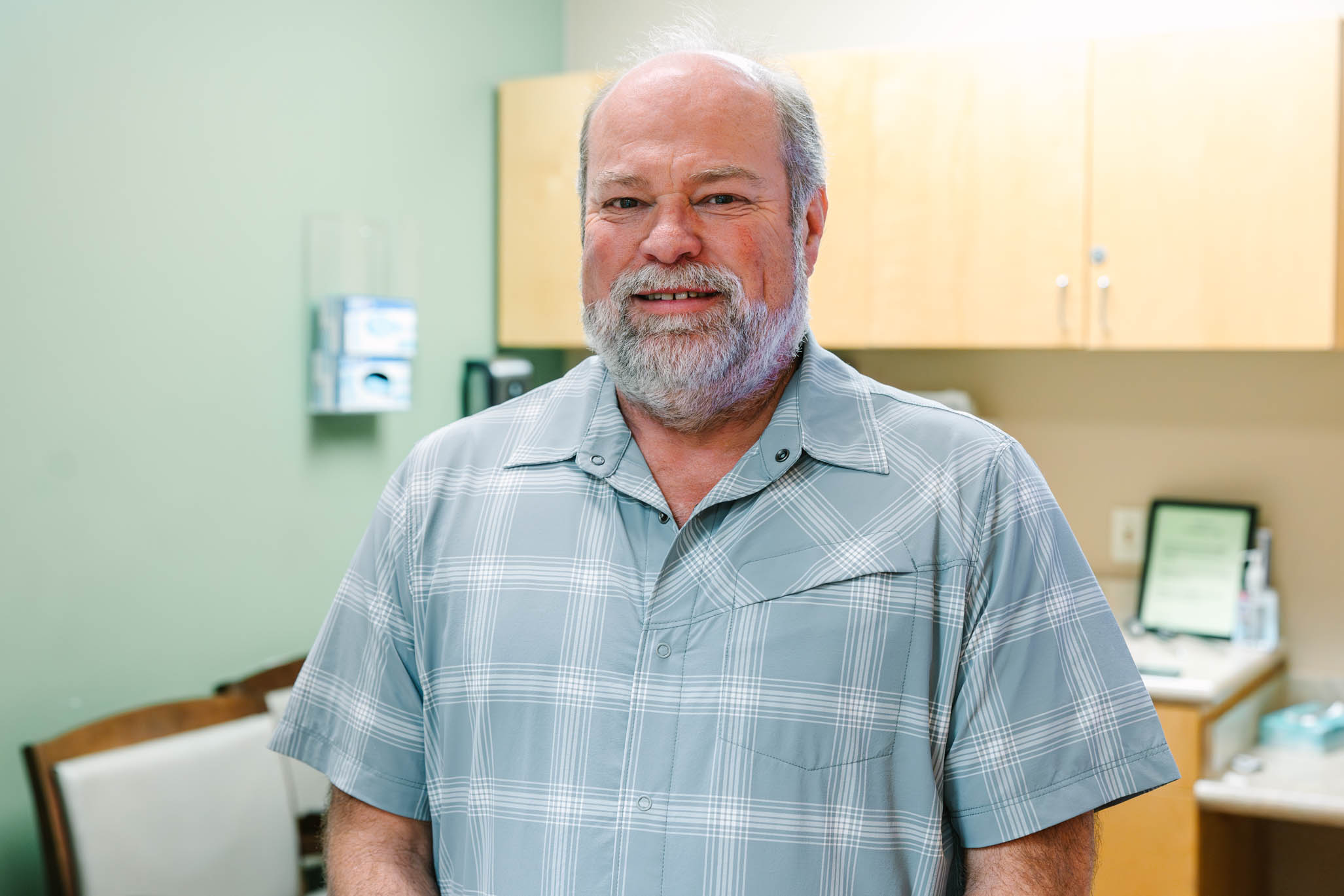 Gary Bayles, a retired audio engineer finds relief through a new advanced spine care procedure.