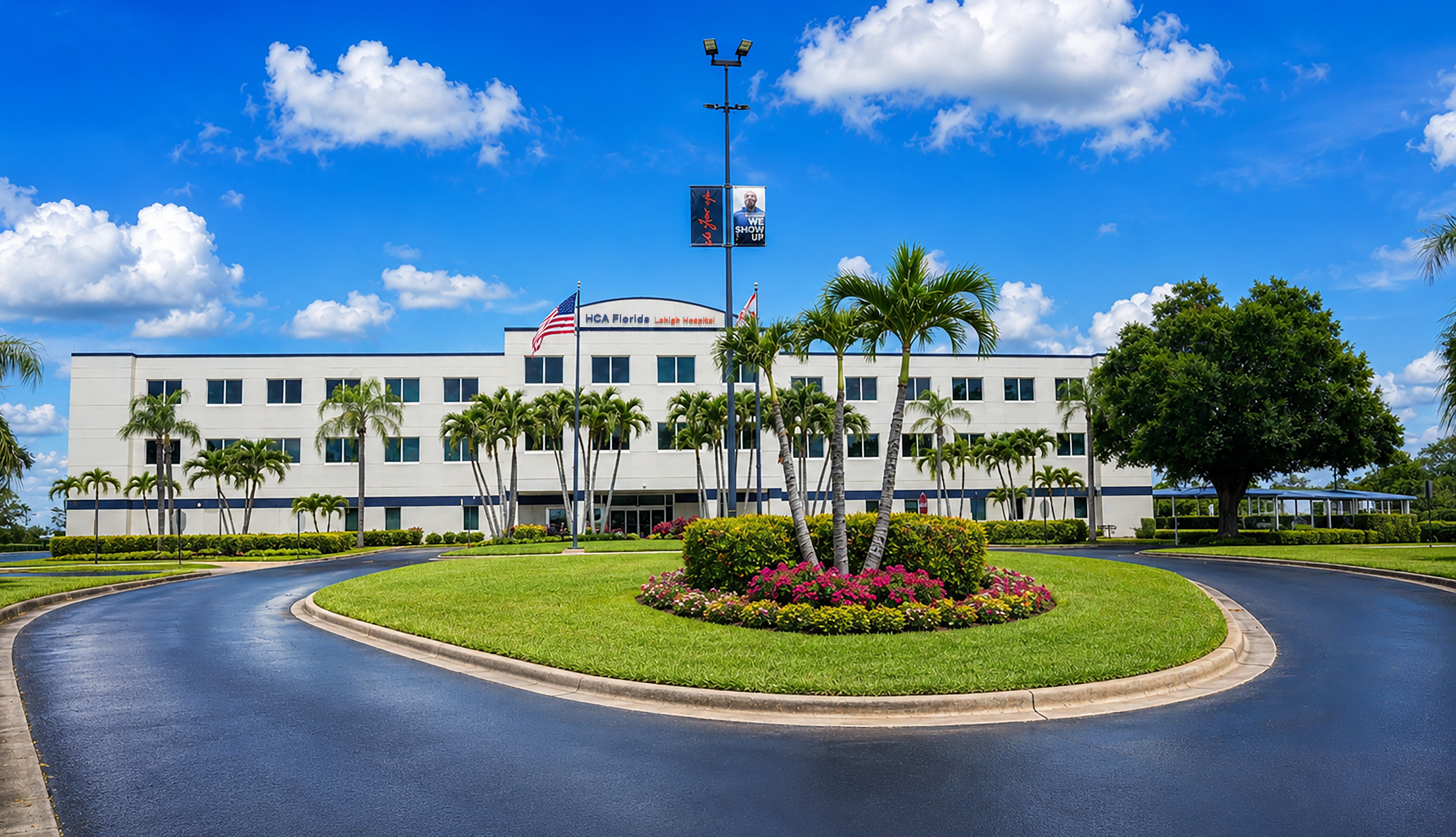 Exterior photo of HCA Florida Lehigh Hospital.