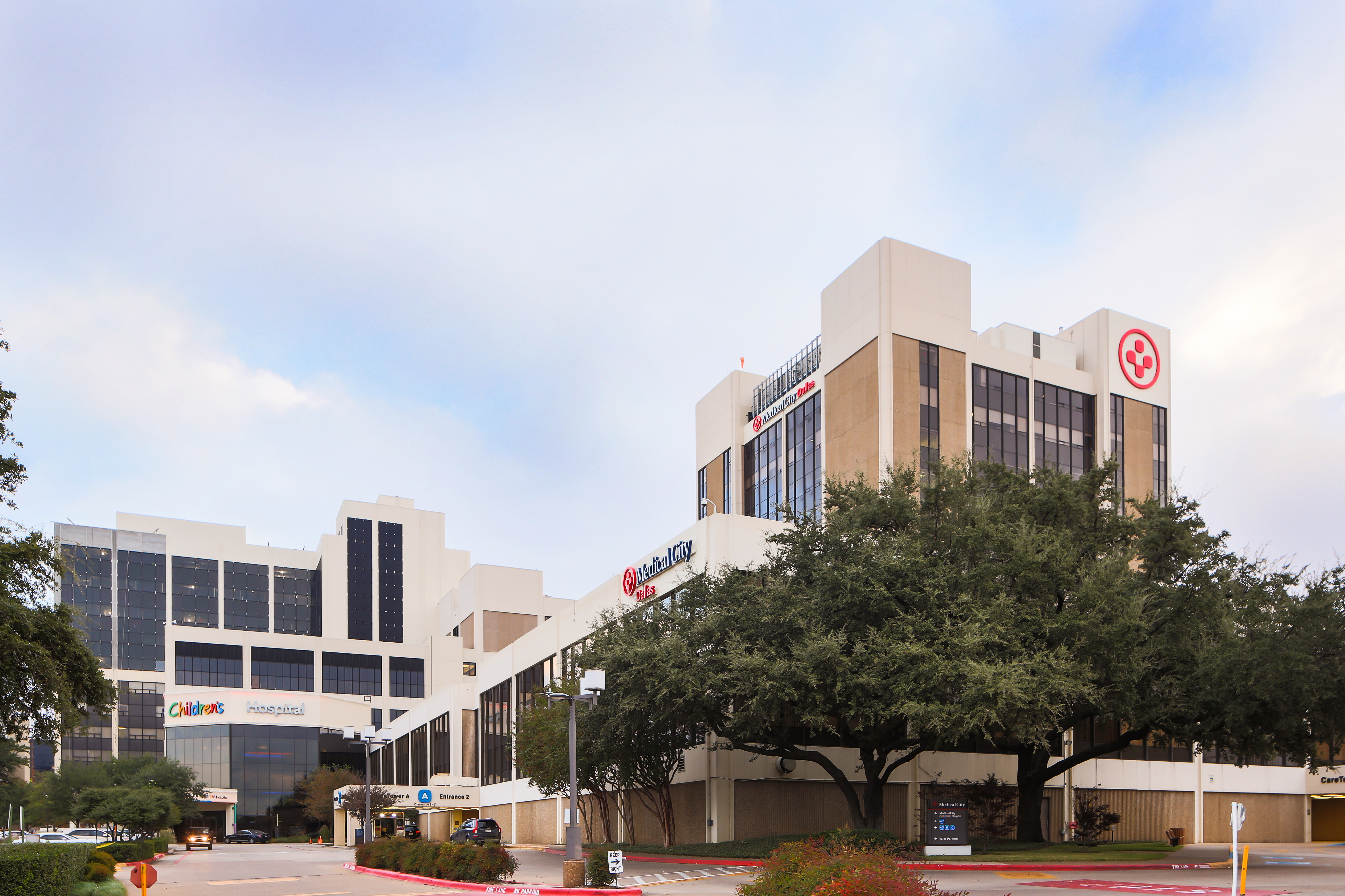 Exterior of HCA Dallas hospital.