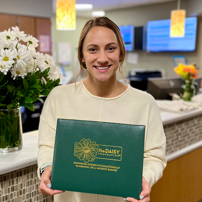 Alyssa Robertson, RN with her DAISY Award.