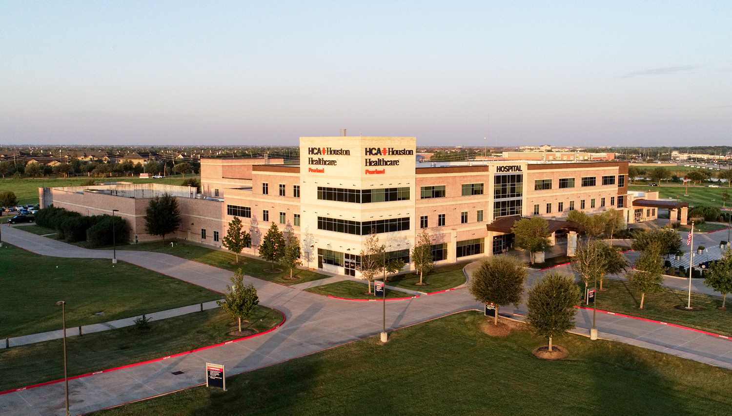 Exterior view of HCA Houston Healthcare Pearland