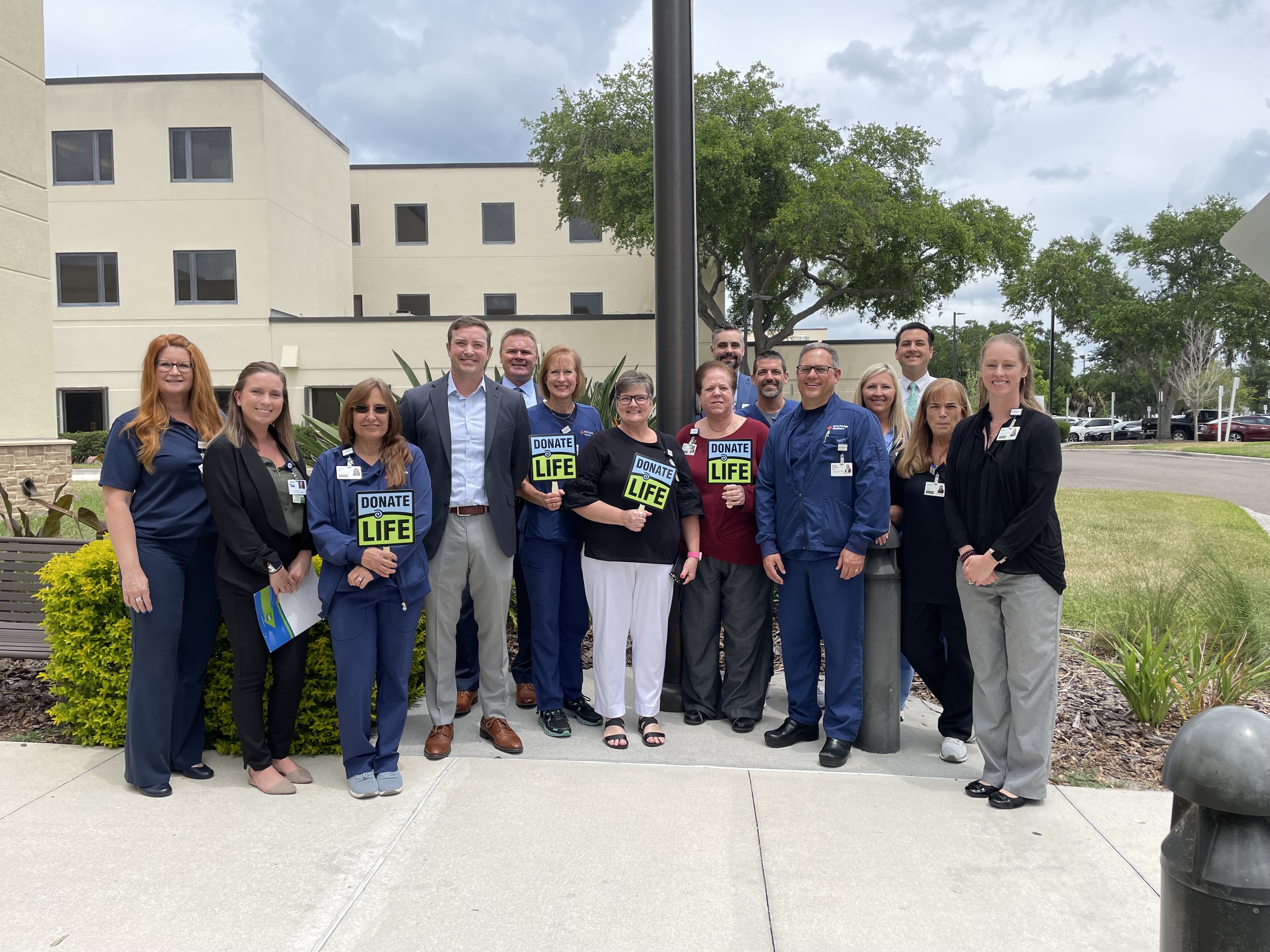 HCA Florida South Shore Hospital leadership & LifeLink representatives large group photo