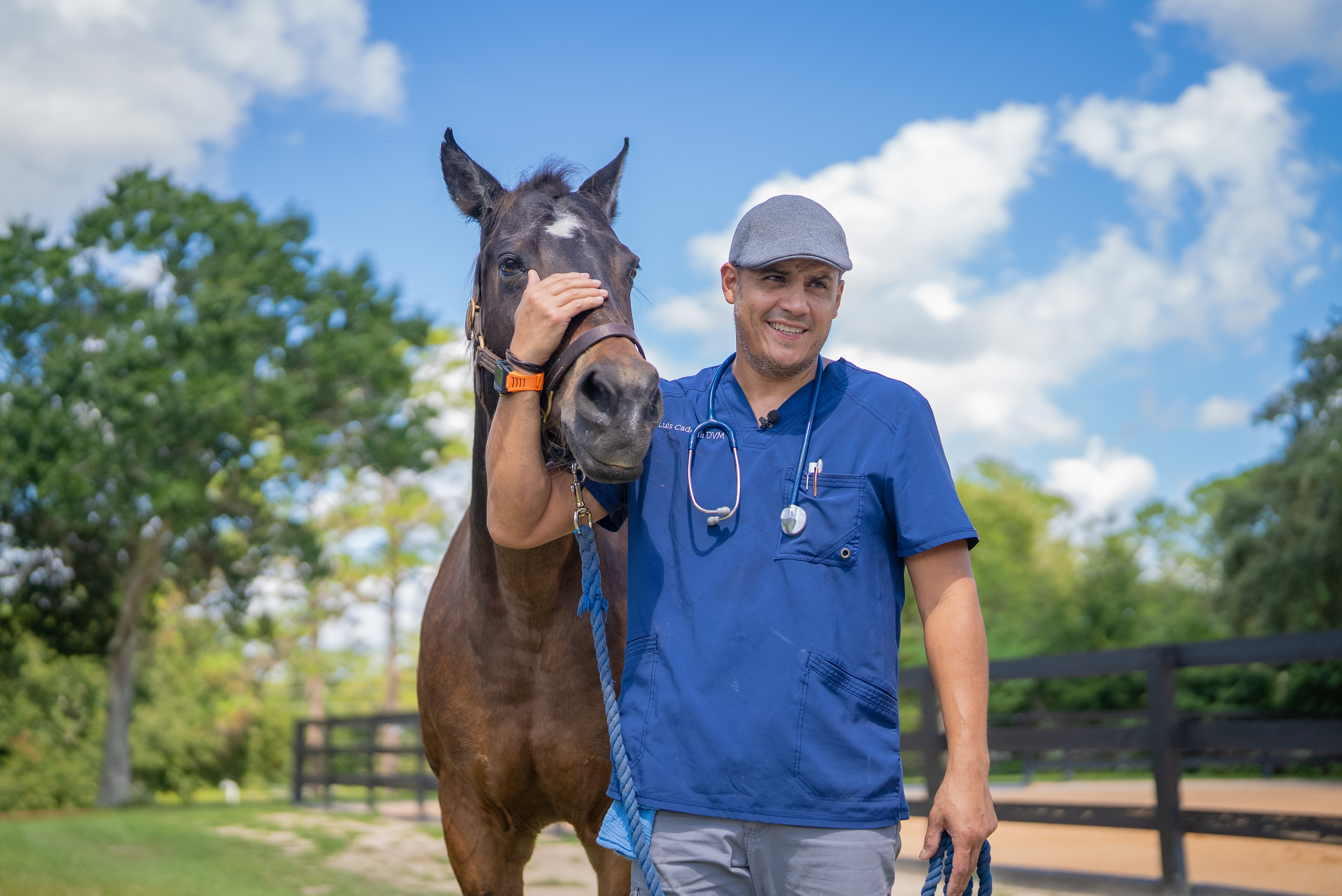 Luis Cadena standing with horse.