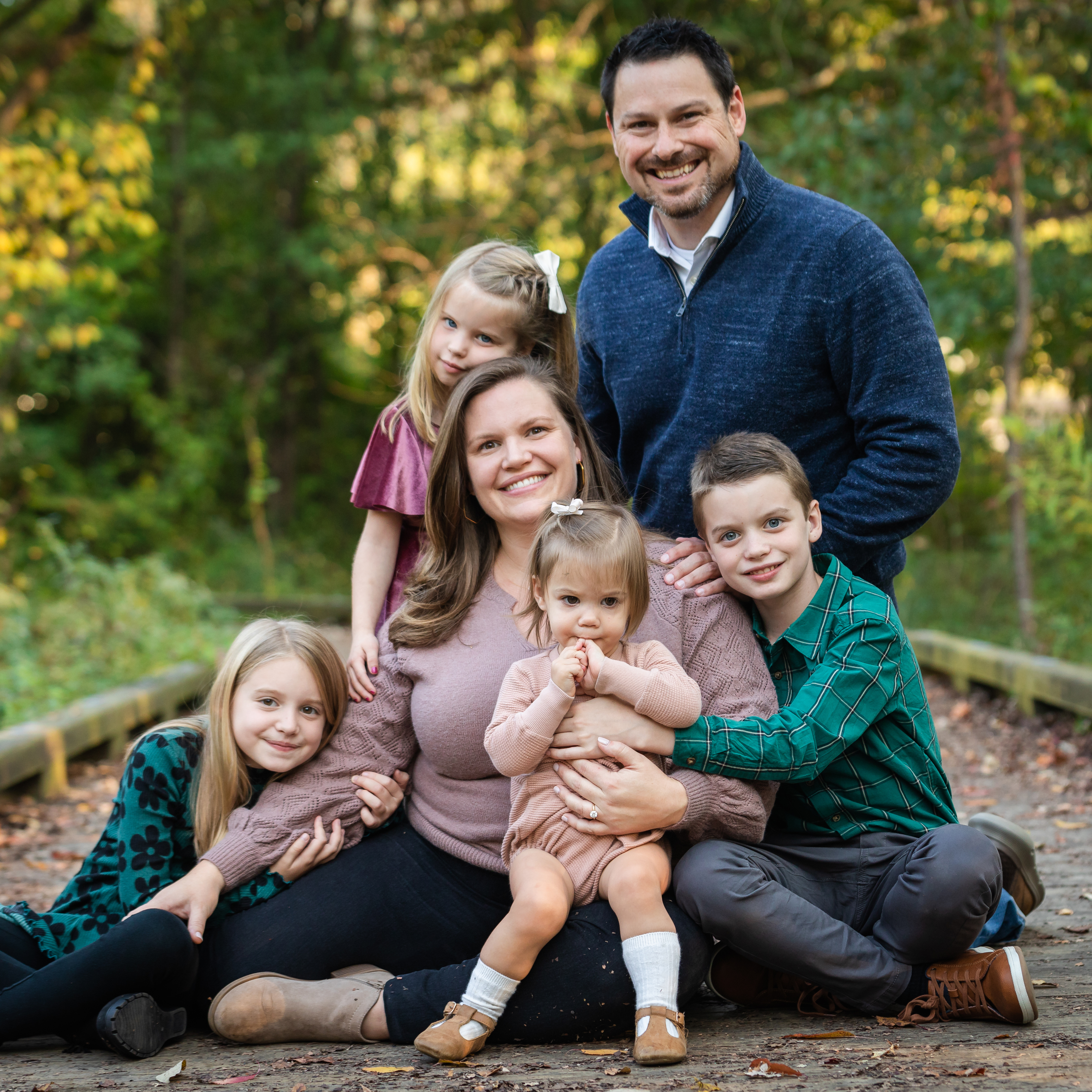 Family portrait of Kara MacCormack, husband, and four children.