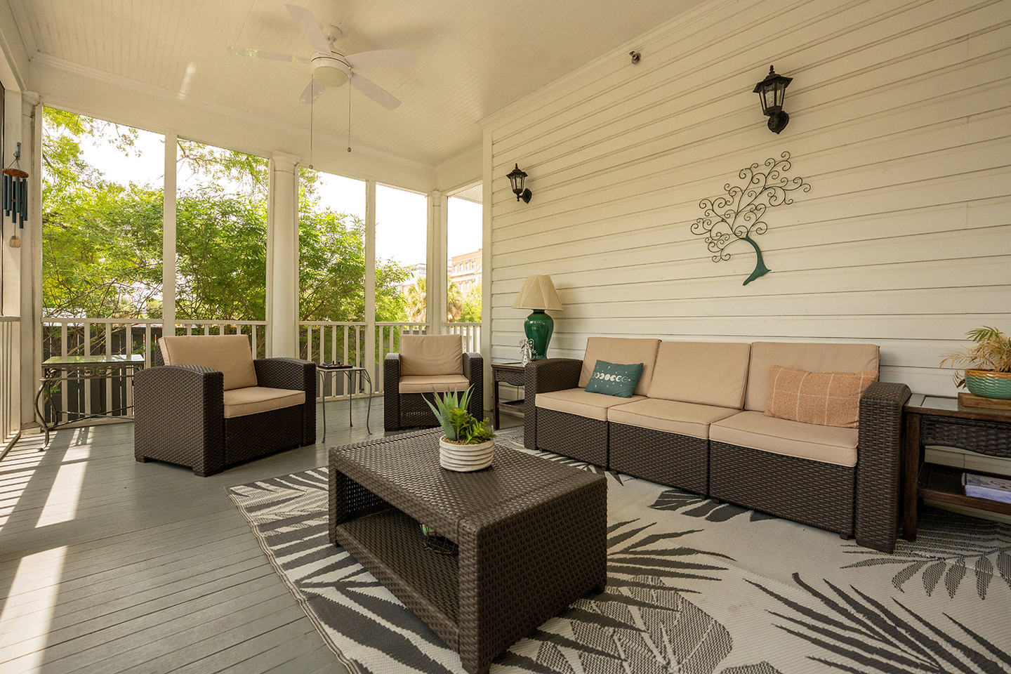 A screened in porch with outdoor furniture at Hope Lodge.