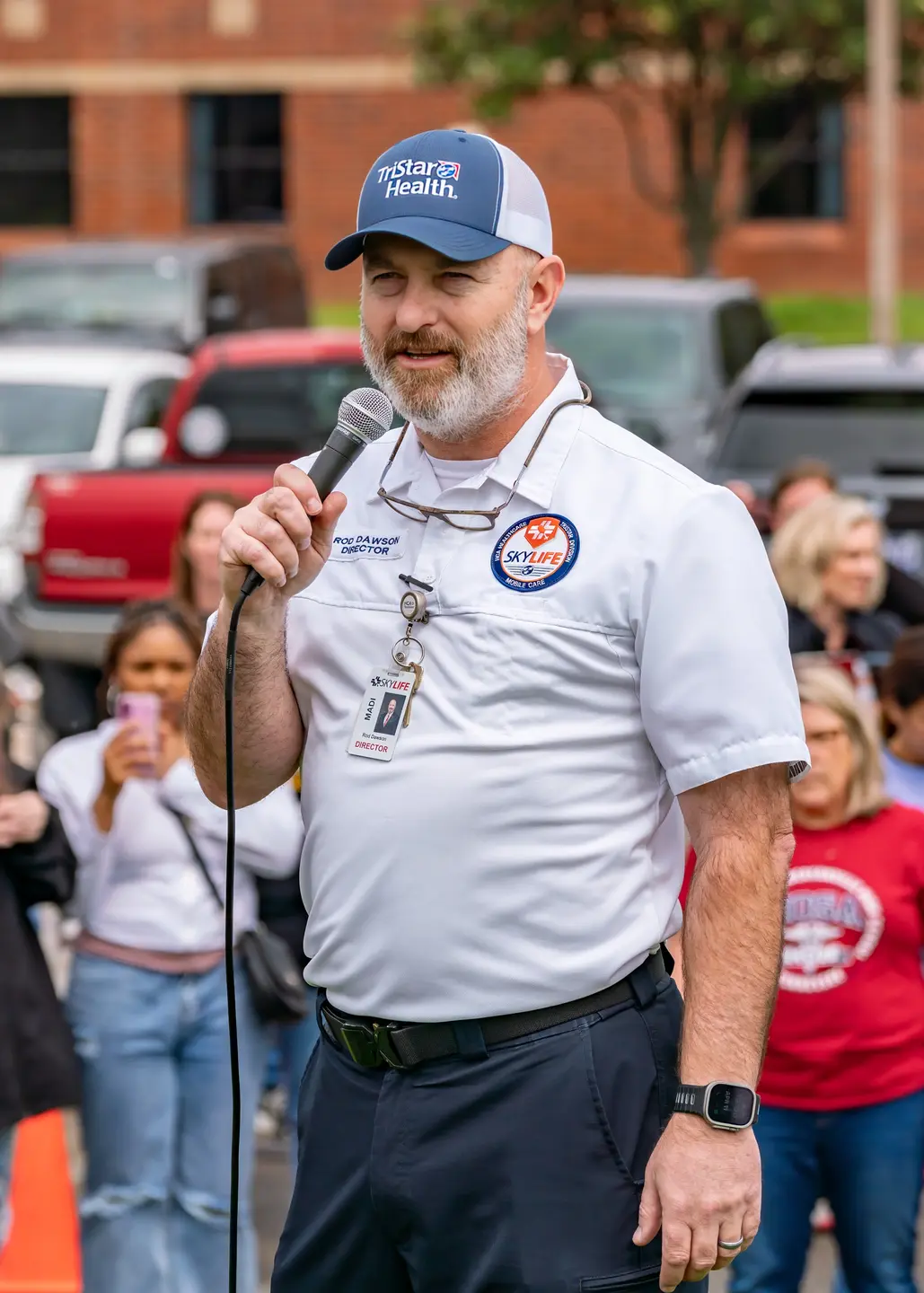 Rodney Dawson speaking to students observing the mock crash.